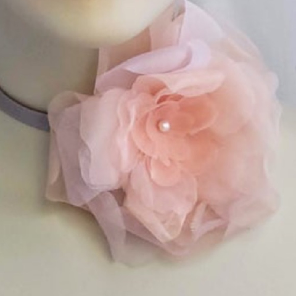 Flower choker